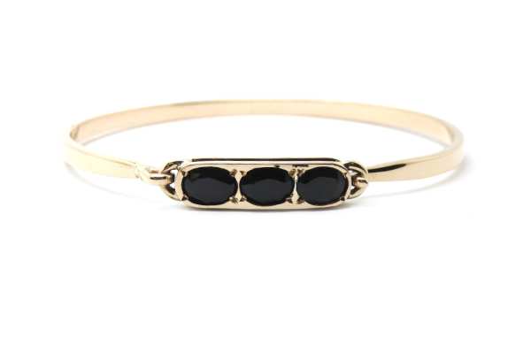 Oval dark sapphire grain set into solid bar with an open bangle