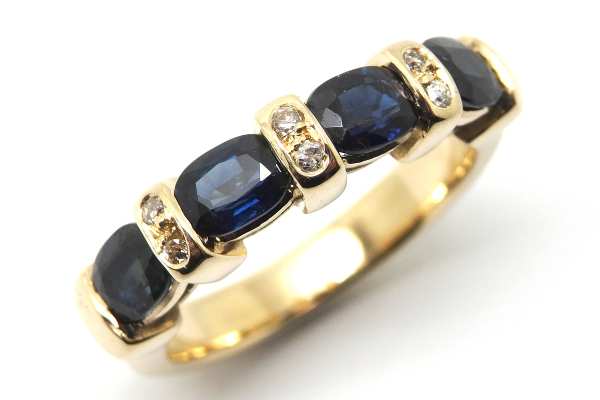 End set oval sapphire and diamond anniversary ring