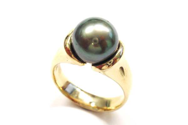Black Tahitian pearl ring