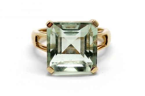 Mint green quartz claw set dress ring
